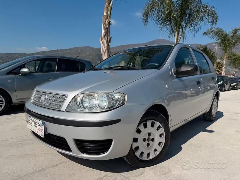 Usata Fiat Punto 69 CV (50 kW) 2010 Grigio Utilitaria