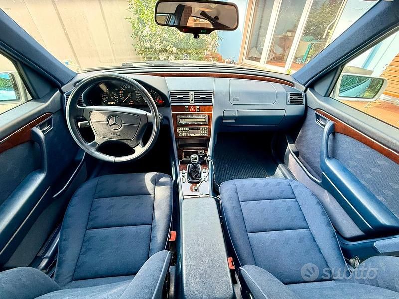 Usata Mercedes C180 122 CV (89 kW) 1997 Grigio Berlina