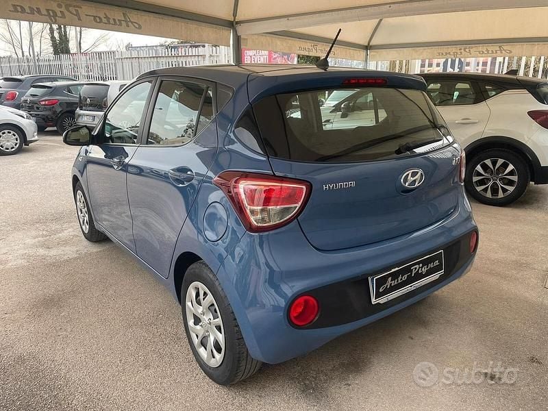 Usata Hyundai i10 Style 67 CV (49 kW) 2017 Blu Utilitaria