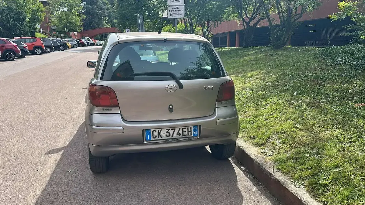 Usata Toyota Yaris Sol 65 CV (47 kW) 2003 Utilitaria