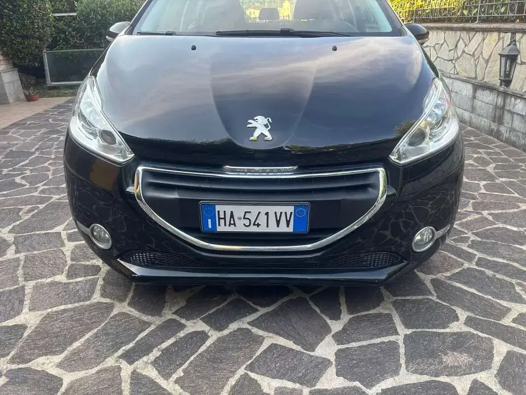 Usata Peugeot 208 Allure 82 CV (60 kW) 2014 Utilitaria