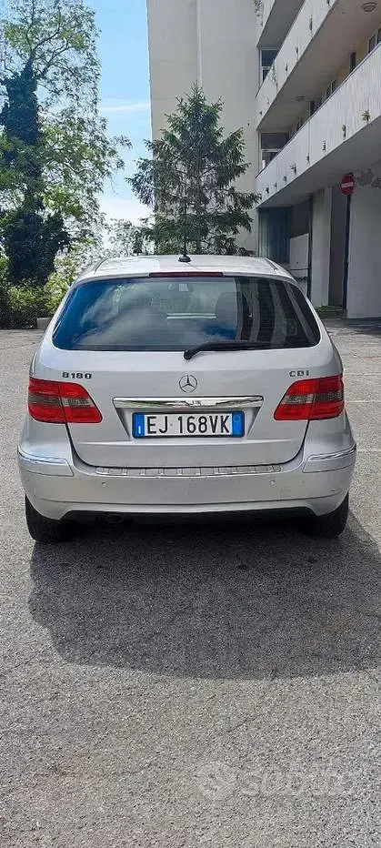 Usata Mercedes B180 109 CV (80 kW) 2009 Grigio Monovolume