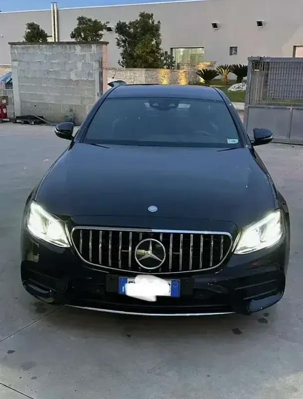 Usata Mercedes E220 AMG line 194 CV (142 kW) 2017 Berlina