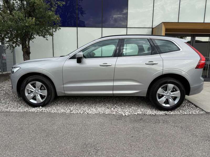 Usata Volvo XC60 Core 197 CV (144 kW) 2024 Silver dawn SUV
