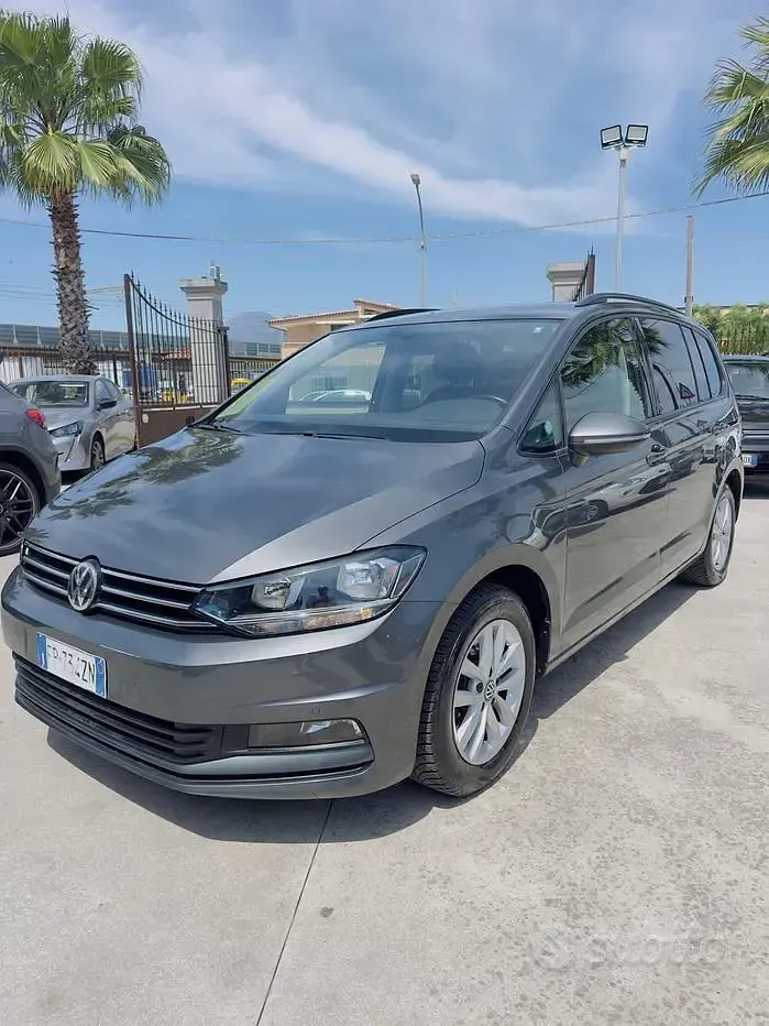 Usata VW Touran Executive 115 CV (84 kW) 2018 Grigio Monovolume