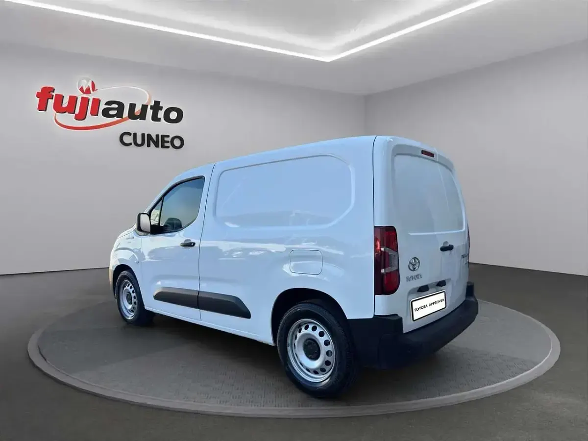 Usata Toyota Proace City Active 56 kW (77 CV) 2022 Bianco Monovolume