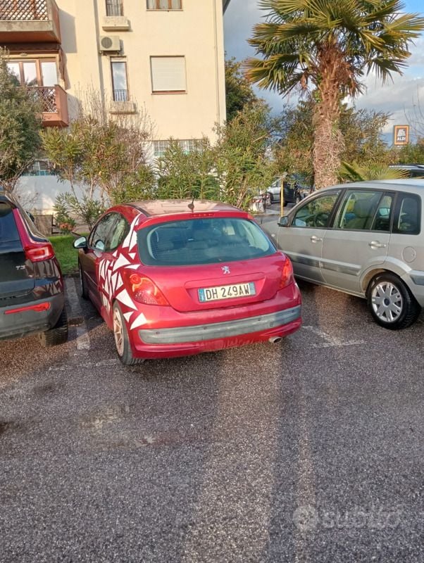 Usata Peugeot 207 109 CV (80 kW) 2009 Rosso Utilitaria