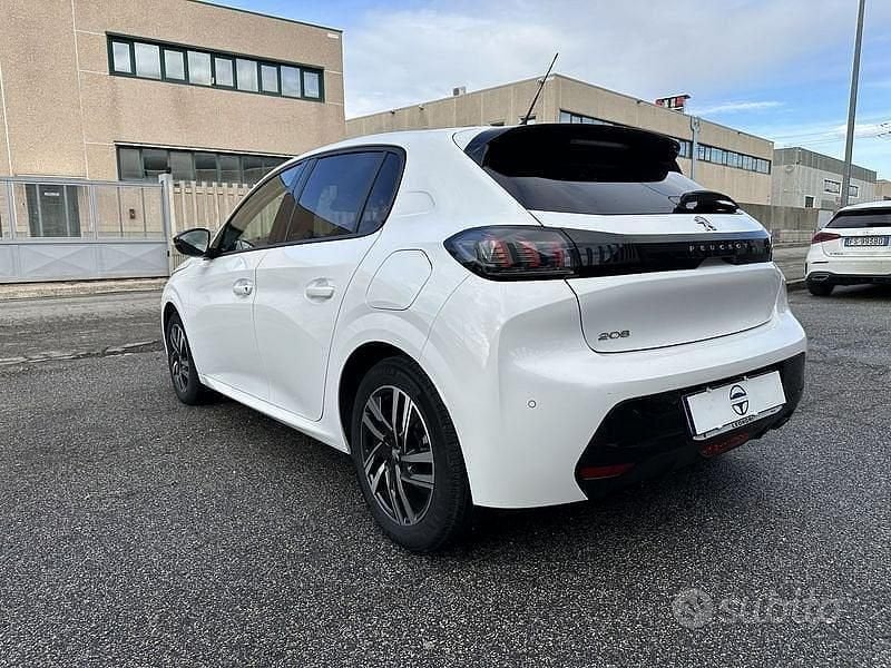 Usata Peugeot 208 Allure 101 CV (74 kW) 2023 Bianco Utilitaria