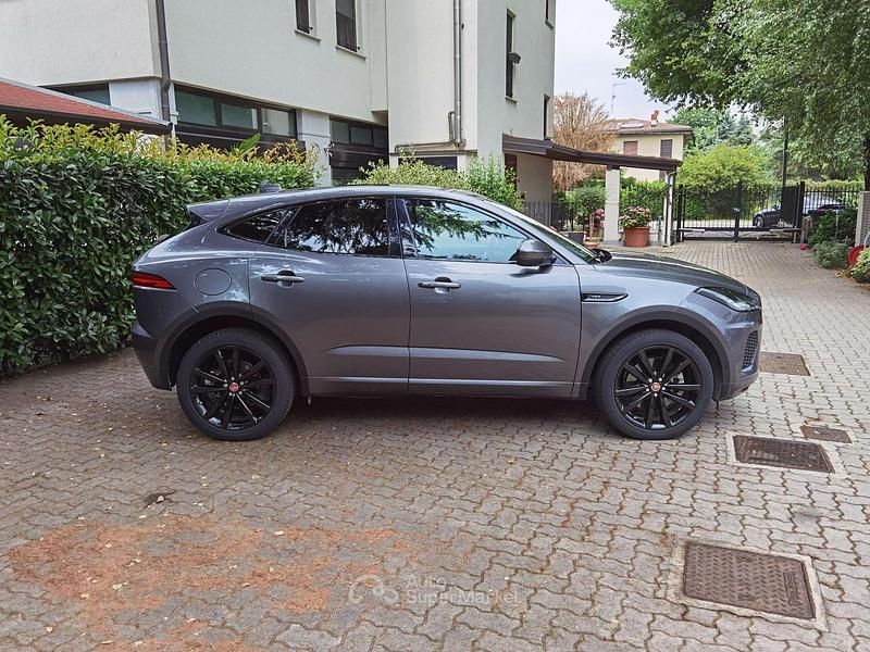 Usata Jaguar E-Pace R-Dynamic 301 CV (221 kW) 2018 Grigiopremium silicon silvernero SUV