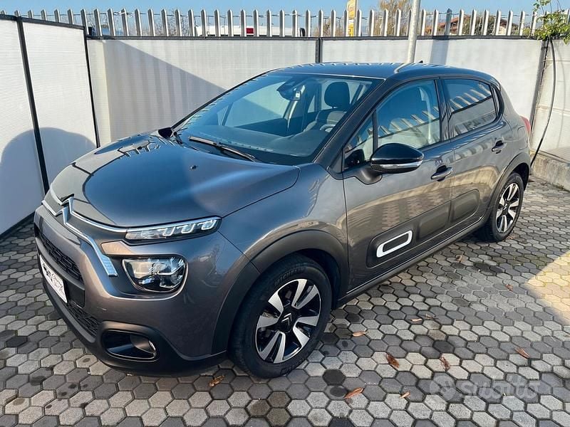 Grigio Usata 2024 Citroën C3 PureTech Tre volumi | 15.860 € (Buon prezzo) - Immagine 1/4