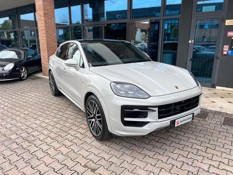 Grigio Usata 2024 Porsche Cayenne Coupe Coupé | 119.999 € (Cara) - Immagine 1/4