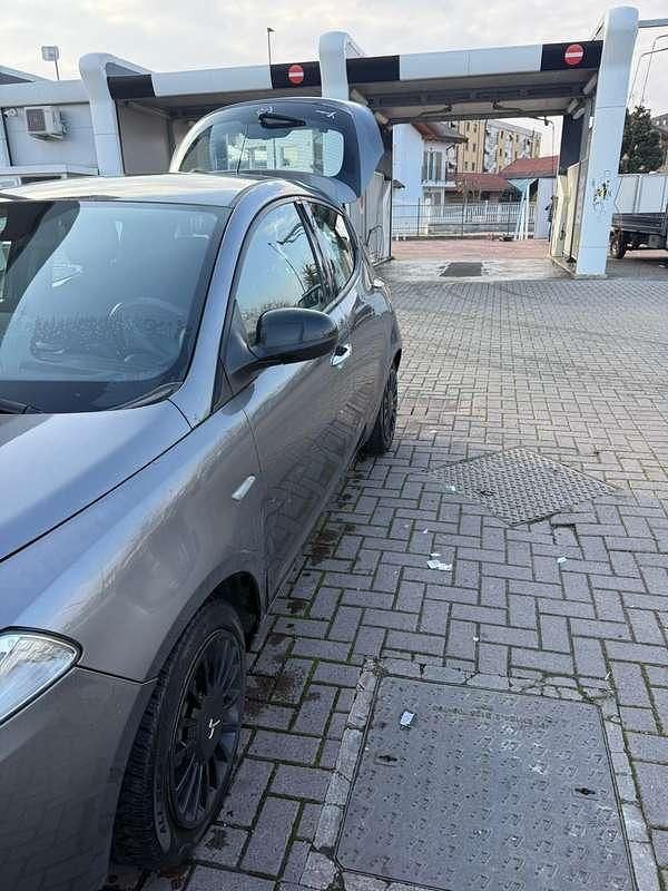 Usata Lancia Ypsilon Gold 69 CV (50 kW) 2016 Utilitaria