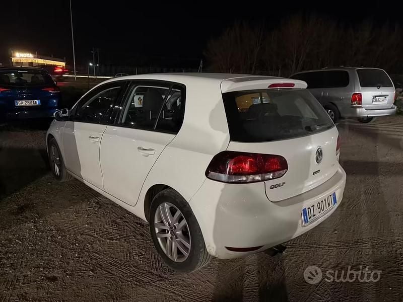 Usata VW Golf VI 122 CV (89 kW) 2010 Bianco Utilitaria