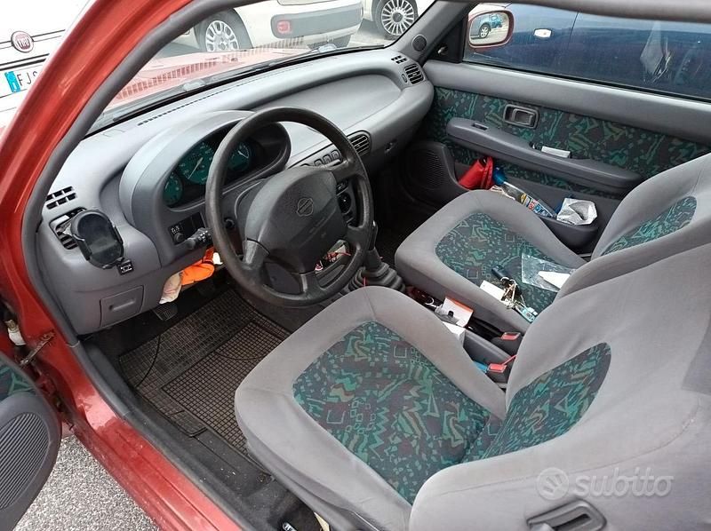Usata Nissan Micra 75 CV (55 kW) 1998 Rosso Utilitaria