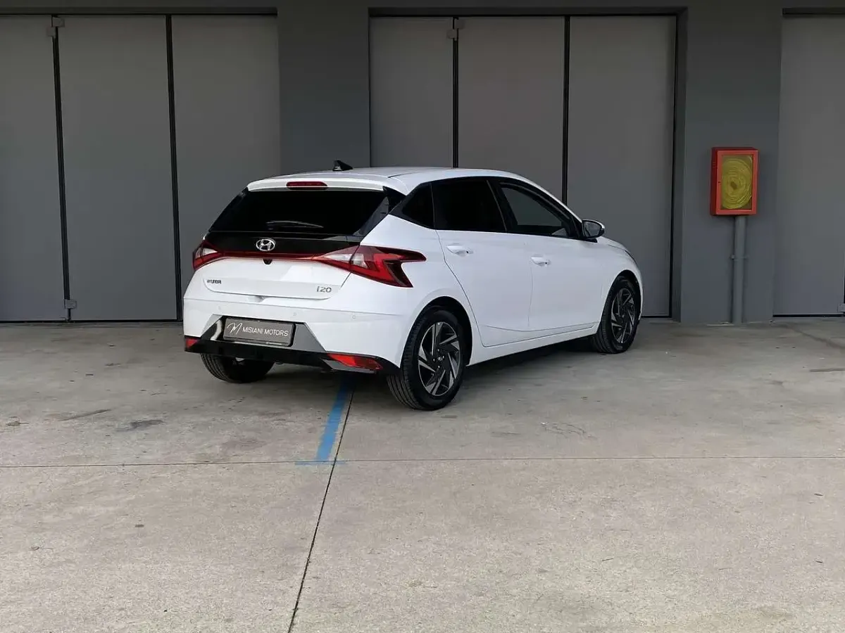 Usata Hyundai i20 101 CV (74 kW) 2024 Bianco Utilitaria