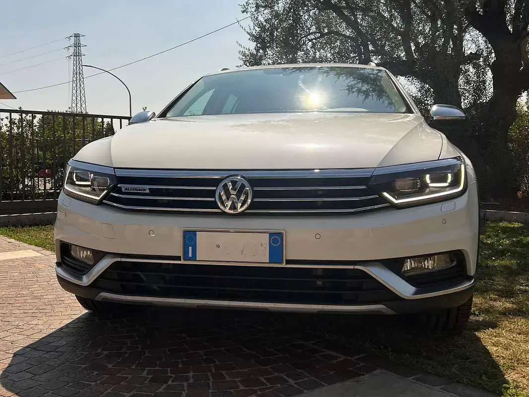 Usata VW Passat Alltrack 190 CV (139 kW) 2018 Bianco Station wagon