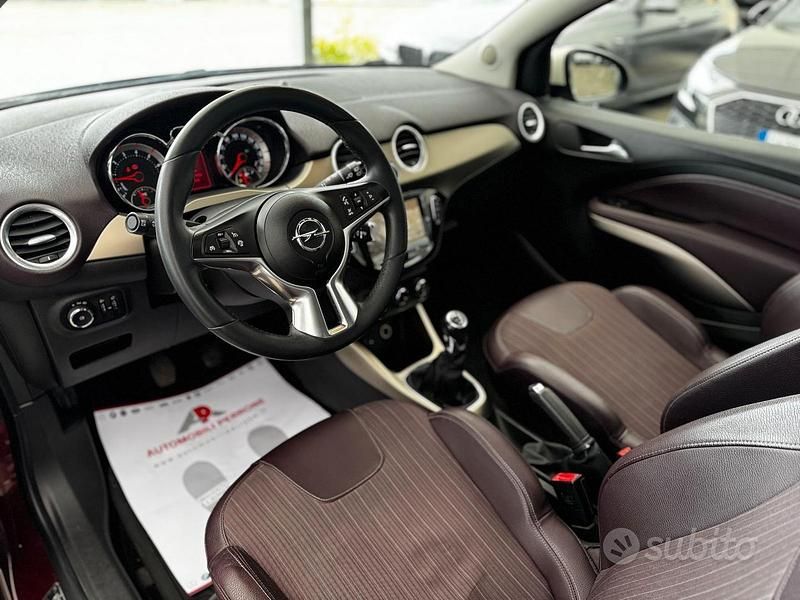 Usata Opel Adam Glam 70 CV (51 kW) 2014 Rosso Utilitaria