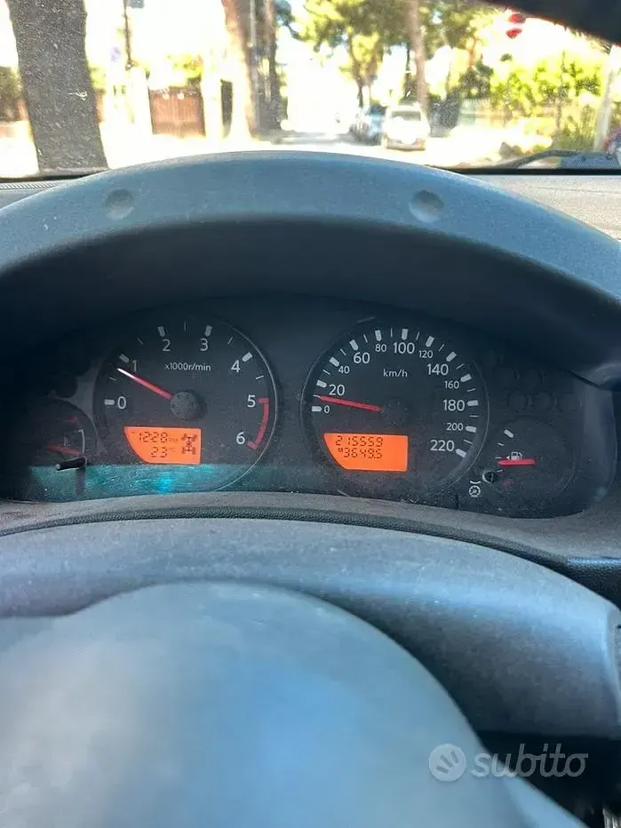 Usata Nissan Navara 175 CV (128 kW) 2006 Nero Pick-up