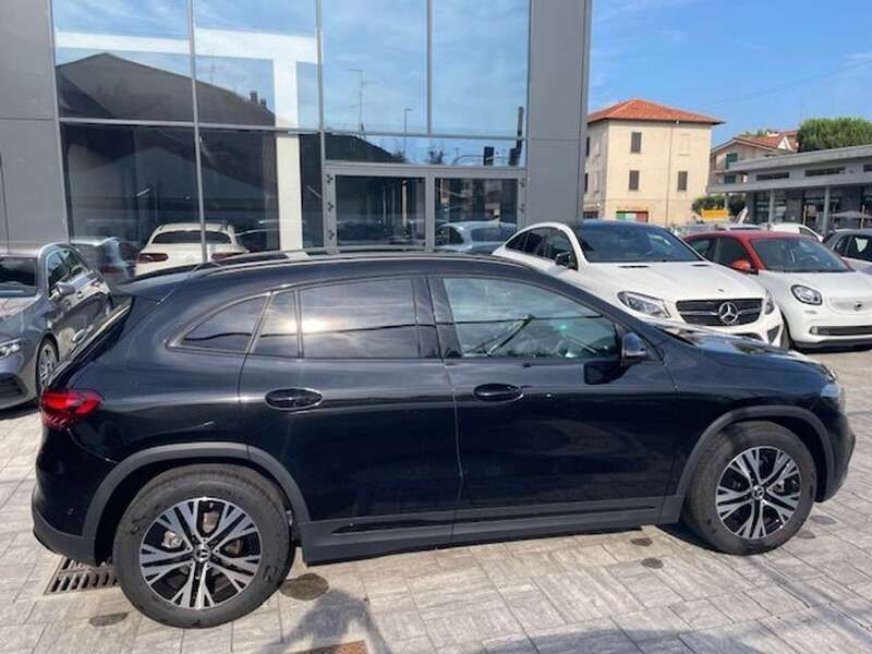 Käytetty Mercedes GLA200 Advanced 163 HP (119 kW) 2024 Cosmo Katumaasturi