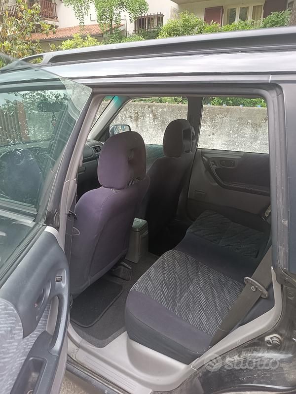 Usata Subaru Forester 160 CV (117 kW) 2001 Nero SUV