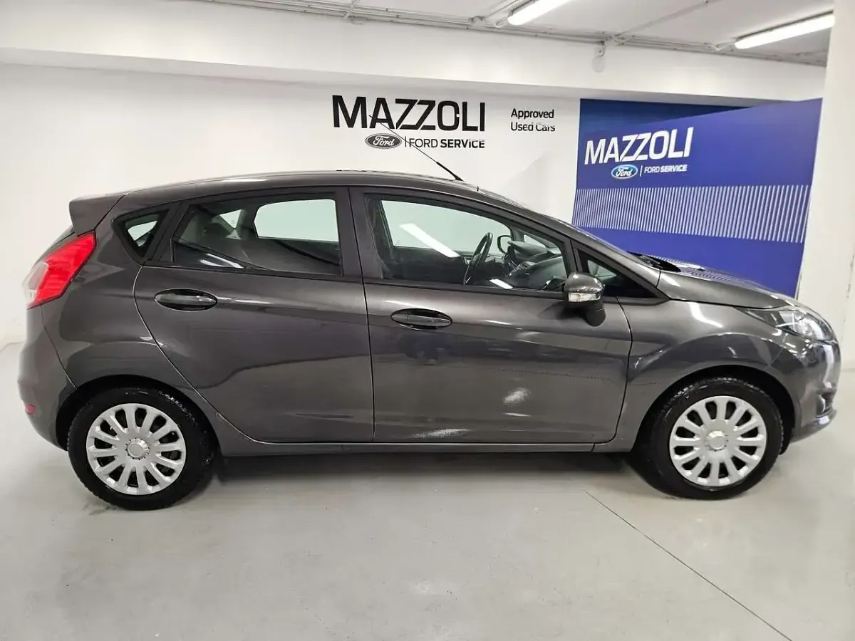Usata Ford Fiesta 60 CV (44 kW) 2016 Magnetic grey Utilitaria