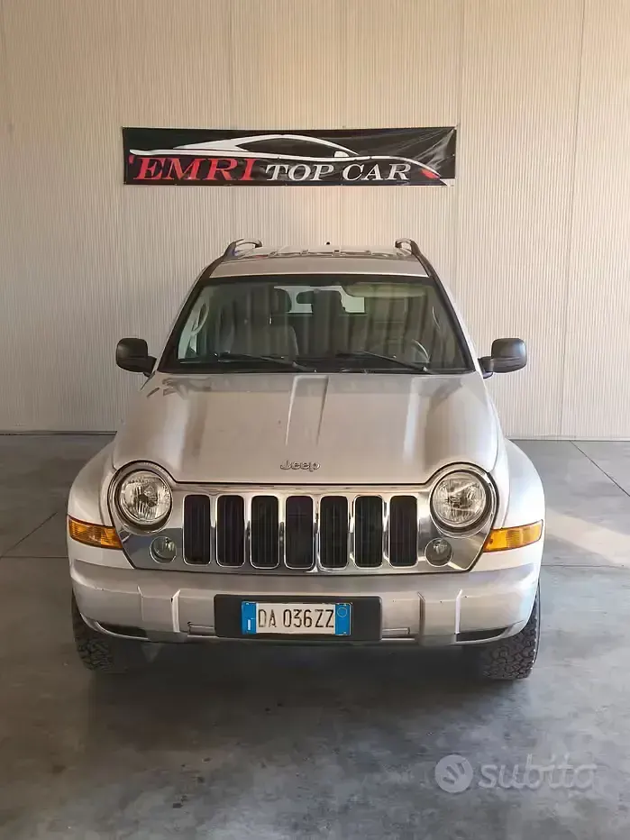 Usata Jeep Cherokee Limited 163 CV (119 kW) 2006 Grigio SUV