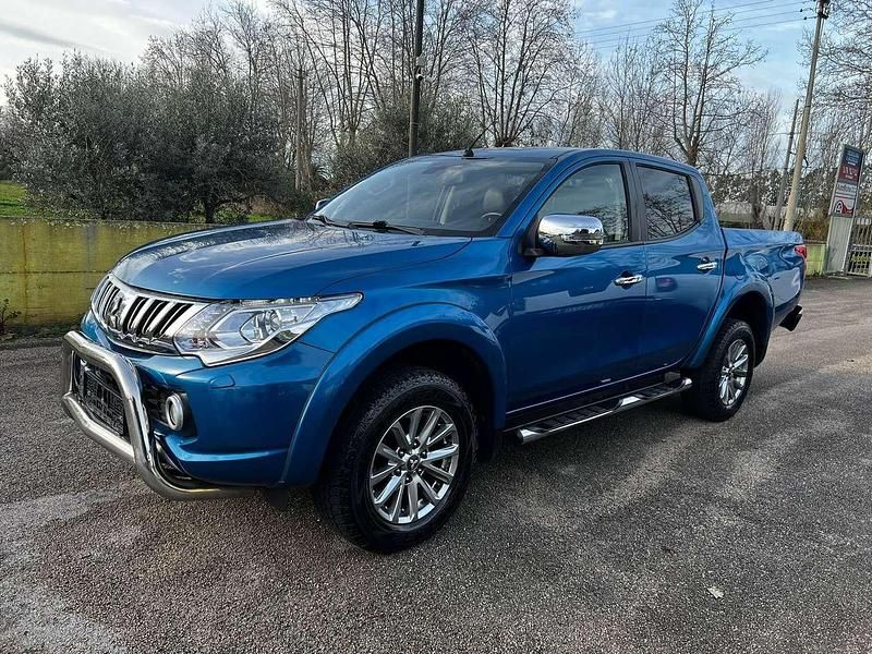 Usata Mitsubishi L200 181 CV (133 kW) 2016 Blu/azzurro Pick-up