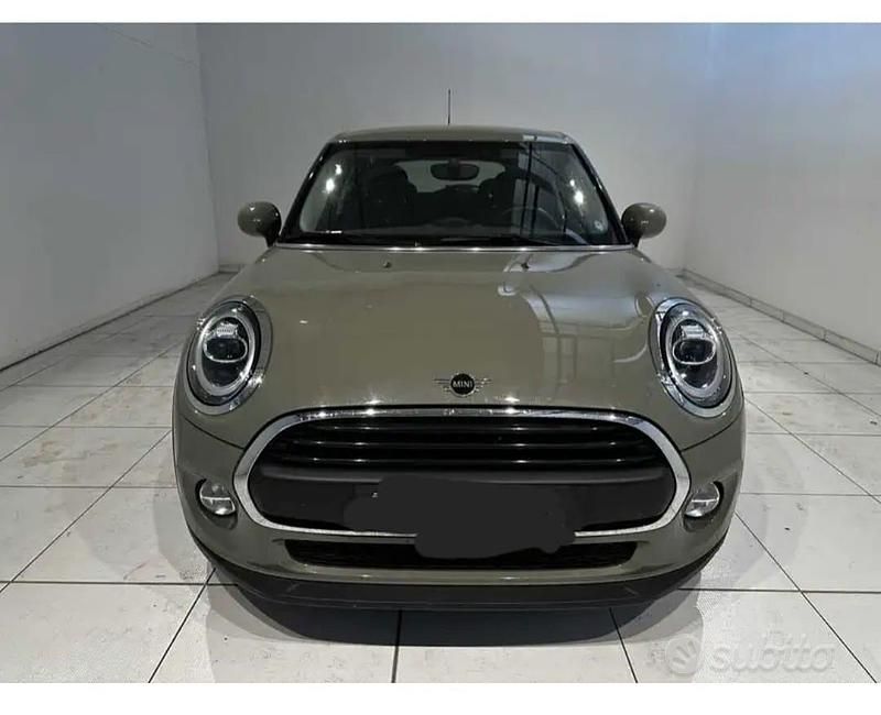 Usata Mini ONE 102 CV (75 kW) 2019 Verde Utilitaria
