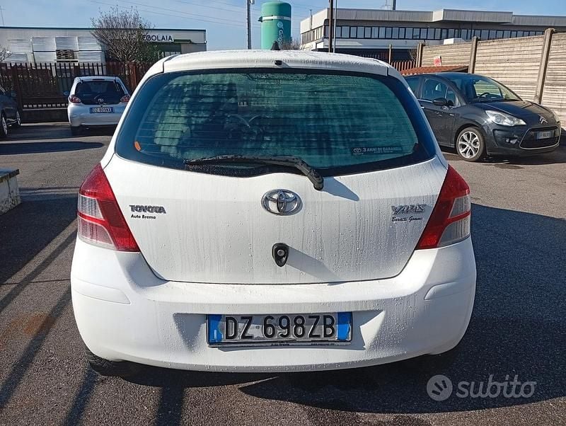 Usata Toyota Yaris 69 CV (50 kW) 2010 Bianco Utilitaria