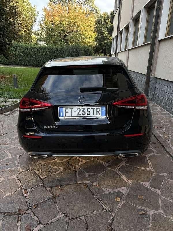 Usata Mercedes A180 170 CV (125 kW) 2019 Nero Berlina