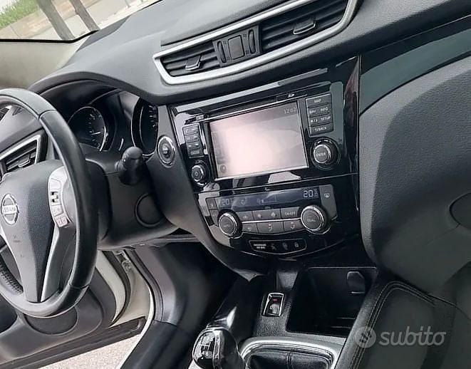 Usata Nissan Qashqai Tekna 110 CV (80 kW) 2017 Bianco SUV