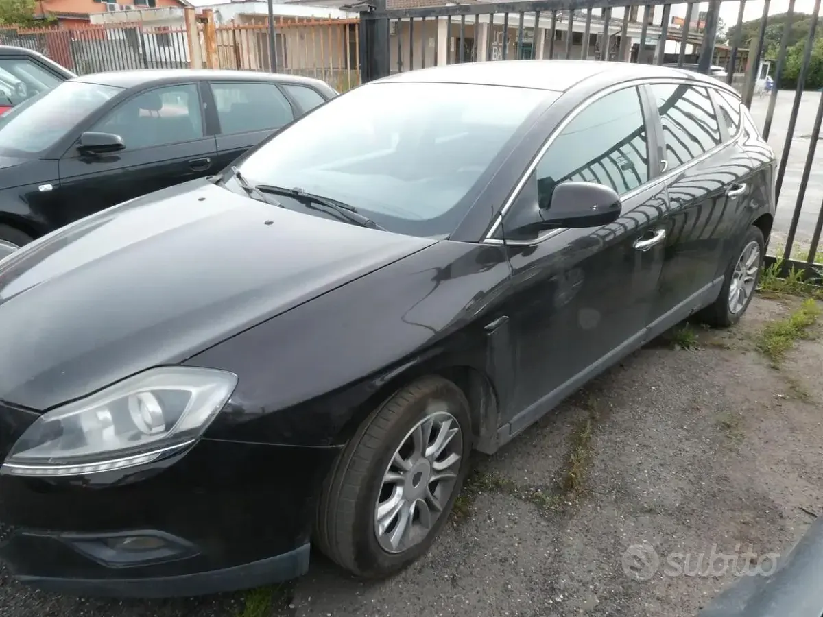 Gebraucht Lancia Delta 120 PS (88 kW) 2012 Schwarz Kleinwagen