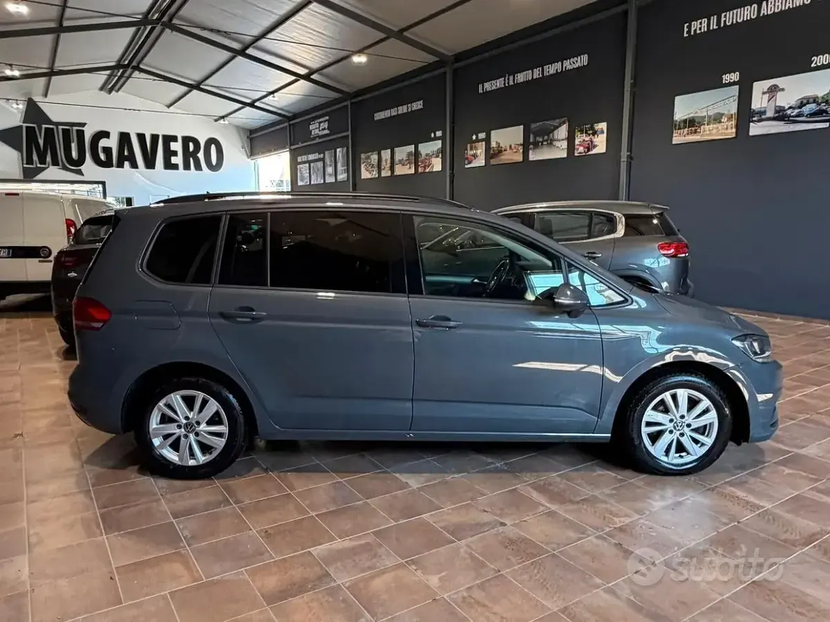 Usata VW Touran 150 CV (110 kW) 2022 Grigio Monovolume