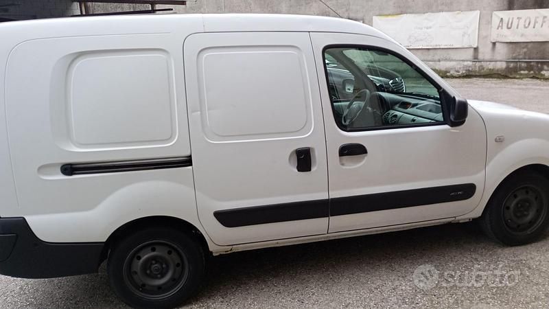 Usata Renault Kangoo 68 CV (50 kW) 2006 Bianco