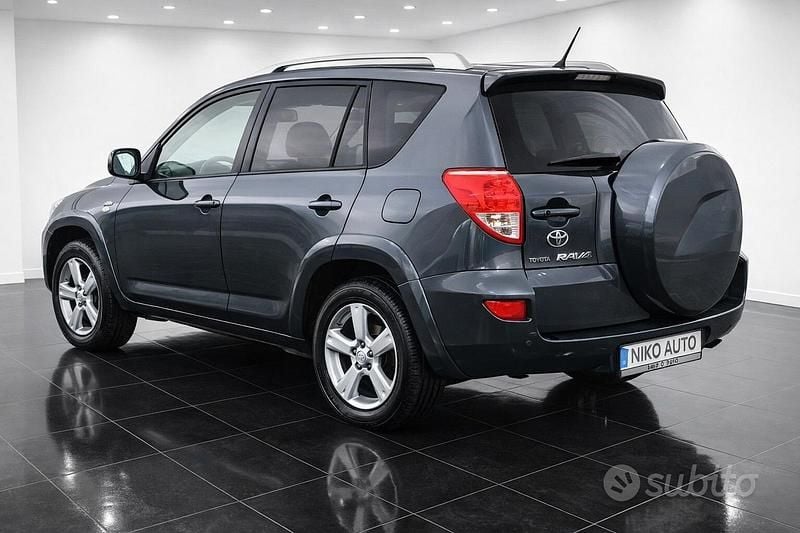 Usata Toyota RAV4 Luxury 177 CV (130 kW) 2006 Grigio SUV