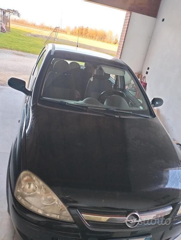 Usata Opel Corsa 75 CV (55 kW) 2005 Nero Utilitaria