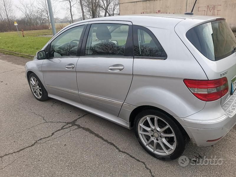 Usata Mercedes B200 2009 Grigio Monovolume