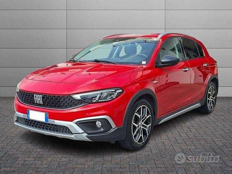 Usata Fiat Tipo Cross 101 CV (74 kW) 2021 Rosso Berlina