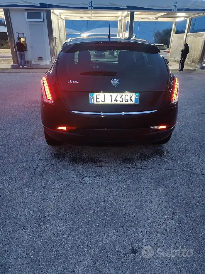 Usata Lancia Delta 120 CV (88 kW) 2011 Nero Utilitaria