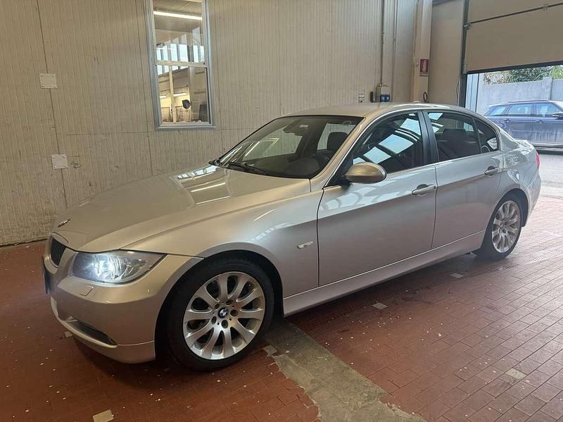Usata BMW 330 258 CV (189 kW) 2006 Argento Berlina