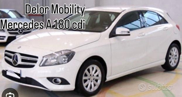 Bianco Usata 2015 Mercedes A160 Executive Tre volumi | 10.900 € (Buon prezzo) - Immagine 1/4