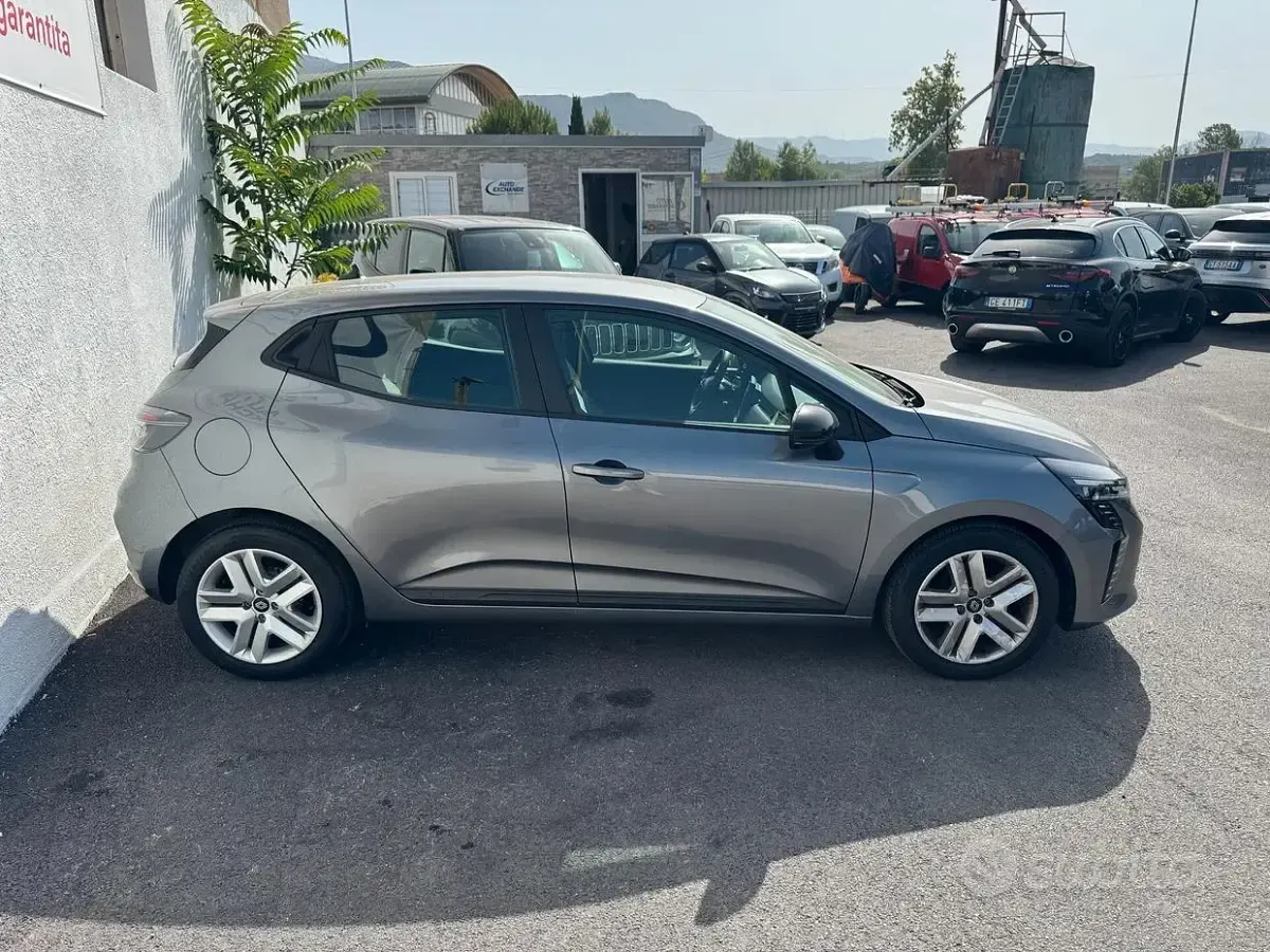 Usata Renault Clio V Evolution 91 CV (66 kW) 2024 Grigio Berlina