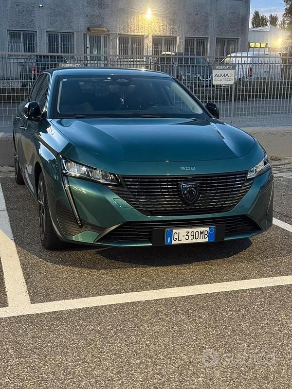 Verde Usata 2023 Peugeot 308 SW Allure Station wagon | 23.000 € - Immagine 1/4