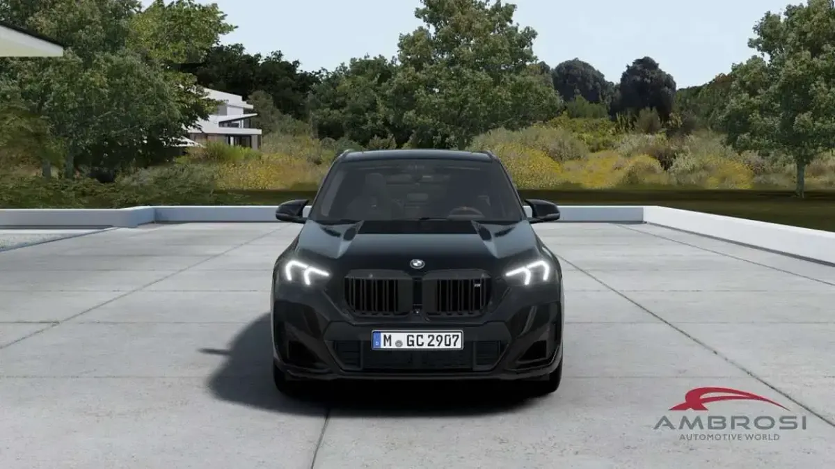 Nuova BMW X1 M Sport 300 CV (220 kW) 2026 Black sapphire metallizzato SUV
