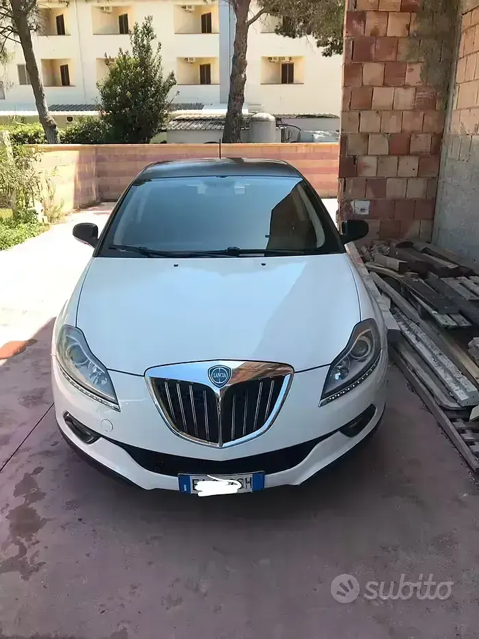 Usata Lancia Delta 120 CV (88 kW) 2010 Utilitaria