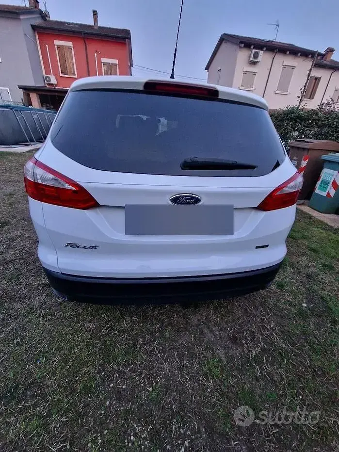 Begagnad Ford Focus 100 HK (73 kW) 2013 Vit Kombi