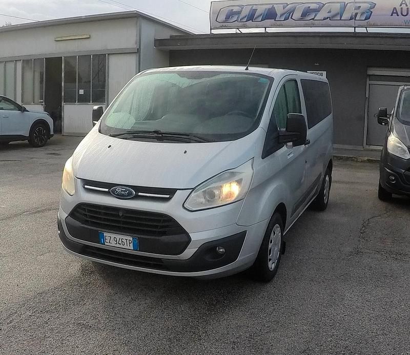 Usata Ford Tourneo 125 CV (91 kW) 2015 Argento Monovolume