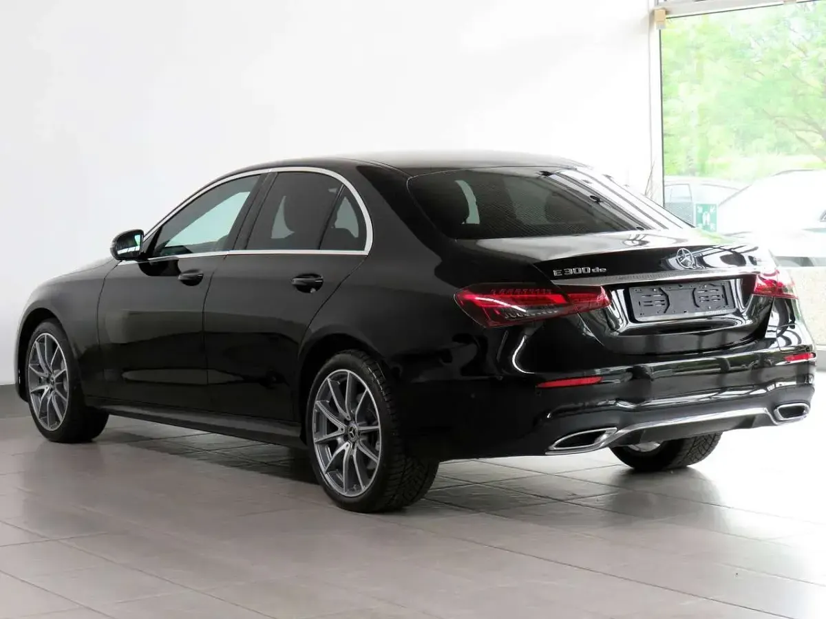 Usata Mercedes E300 Premium Plus 194 CV (142 kW) 2022 Nero Berlina
