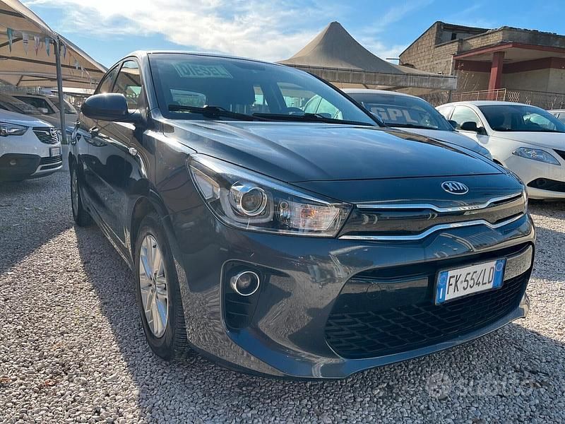 Usata Kia Rio 77 CV (56 kW) 2017 Grigio Berlina