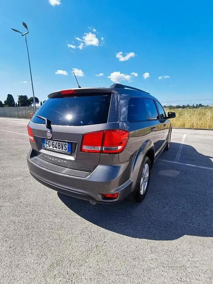 Usata Fiat Freemont Urban 140 CV (102 kW) 2011 Grigio SUV